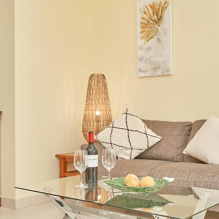 Antonio Millon 27 Apartment *